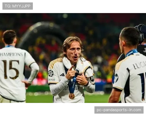 皮尔洛与莫德里奇在组织核心上的分散驱动趋势