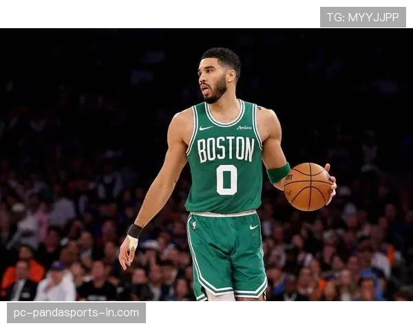 塔图姆无球跑动效率提升，拉开空间改变绿军进攻结构