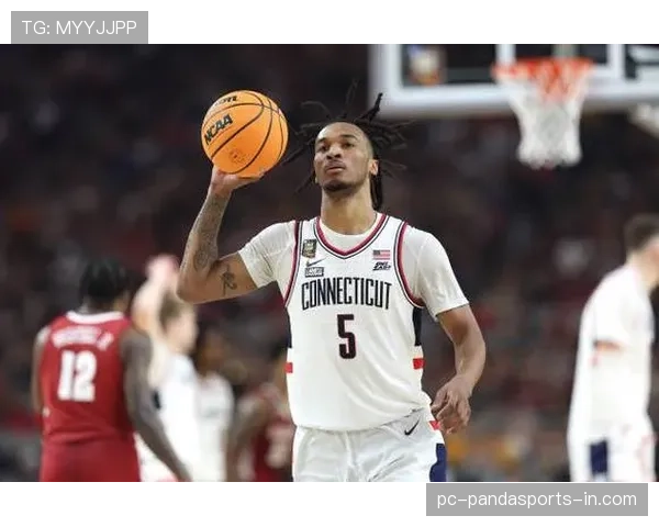 斯蒂芬·卡斯尔三分效率提升显著 拉开进攻空间助球队稳定输出