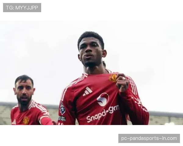 曼联争冠困境凸显，战术体系转型缓慢对赛季走势形成制约，阵容问题逐步反映球队表现受限